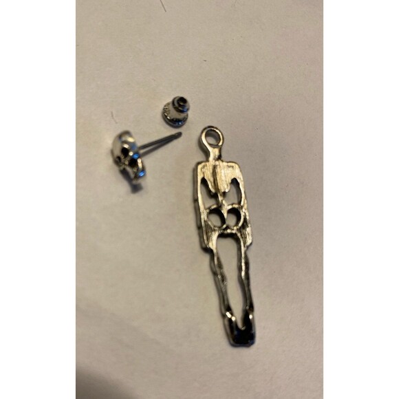 Skeleton Dangle Earrings Body can move Side to Side Gothic Eerie Ghostlike Grim - Picture 4 of 6
